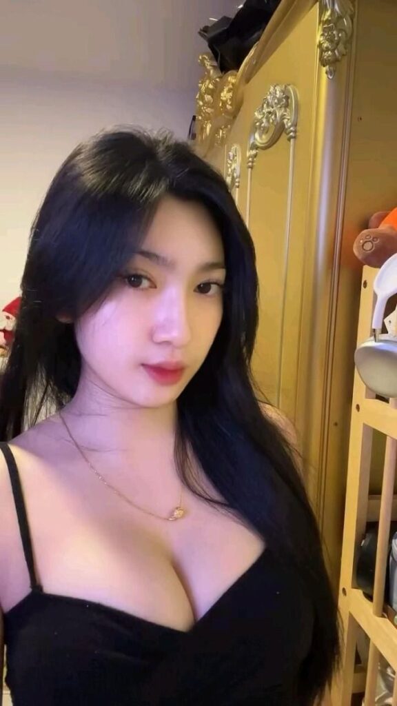 Rina Istri Yang Kesepian